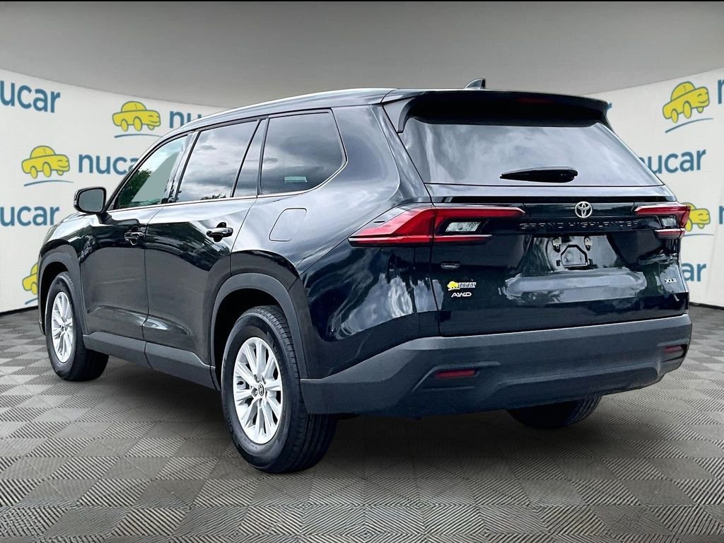 Used 2025 Toyota Grand Highlander AWD image 4