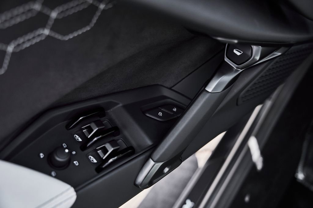 Used 2026 Lamborghini Revuelto AWD/4WD image 38