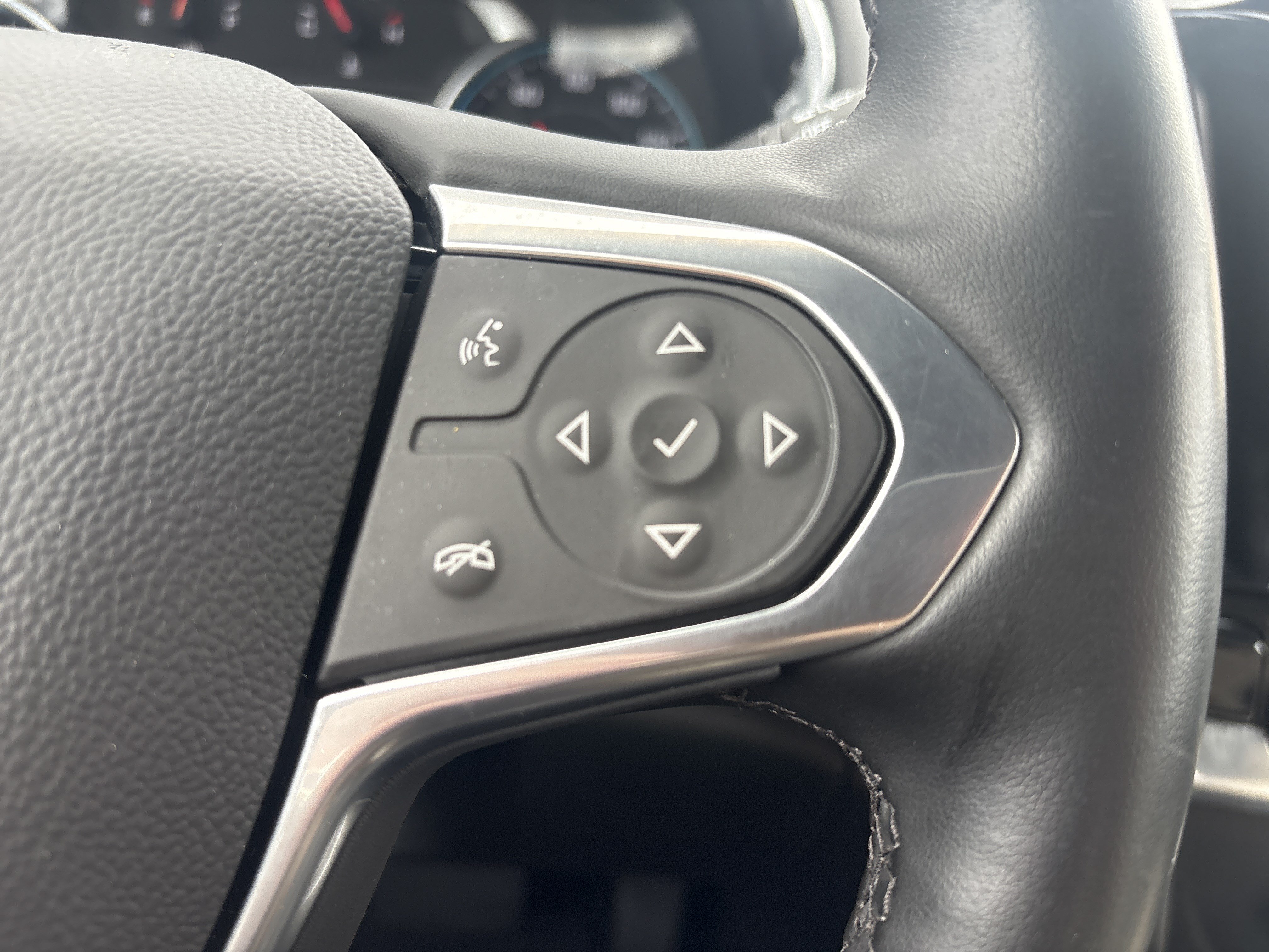 Used 2023 Chevrolet Traverse LT FWD image 20
