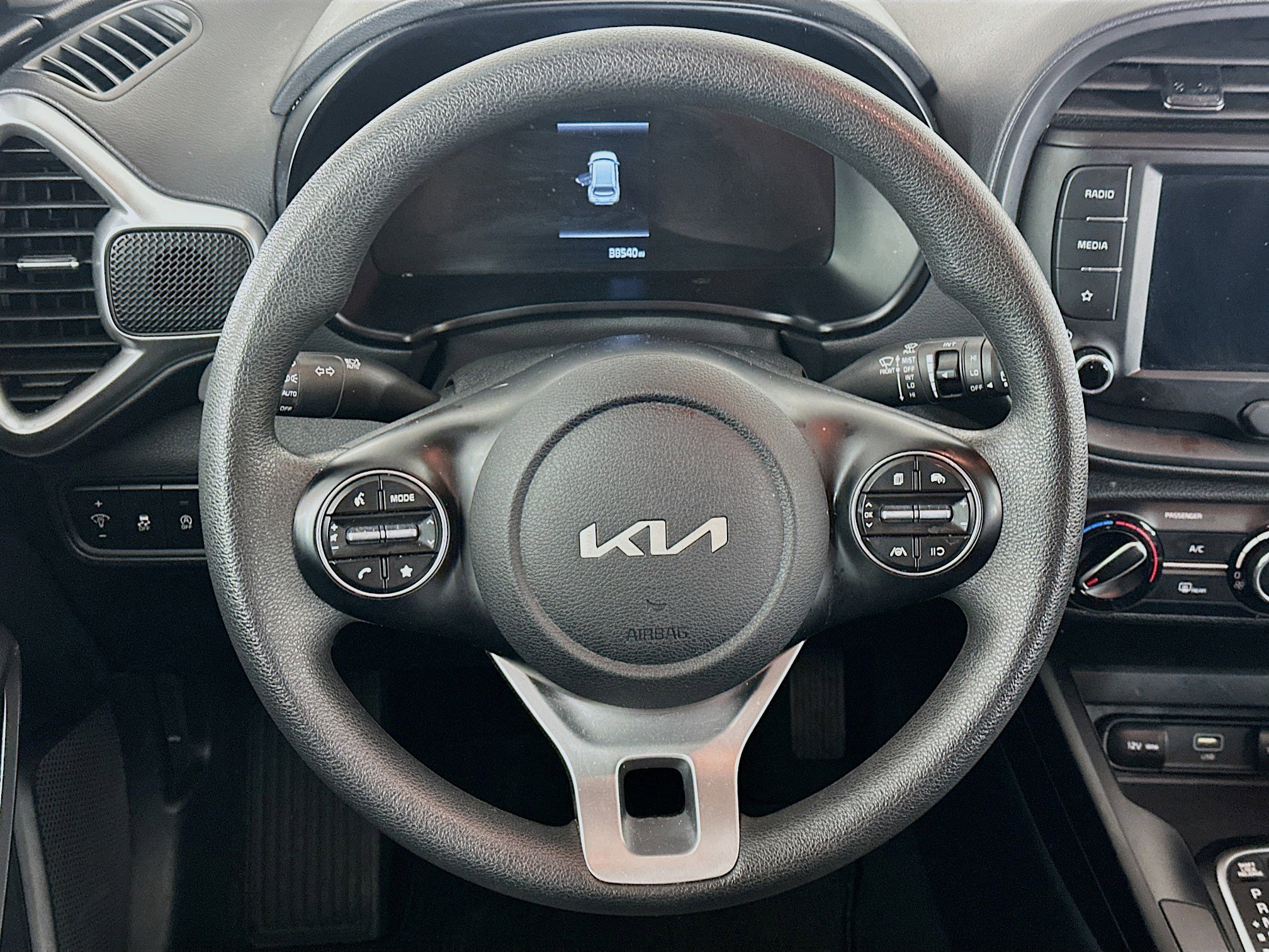 Used 2025 Kia Soul LX w/ LX Technology Package FWD image 18