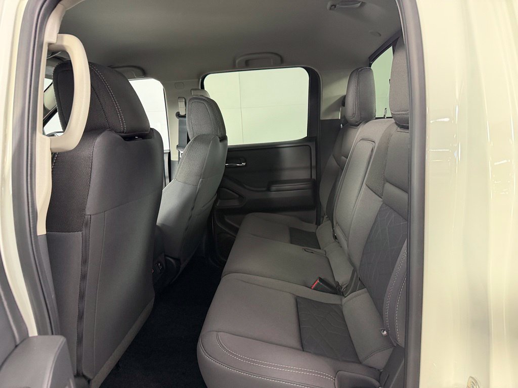 Used 2025 Nissan Frontier SV w/ SV Convenience Package RWD image 16