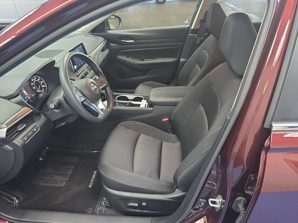 Used 2024 Nissan Altima 2.5 SV FWD image 18