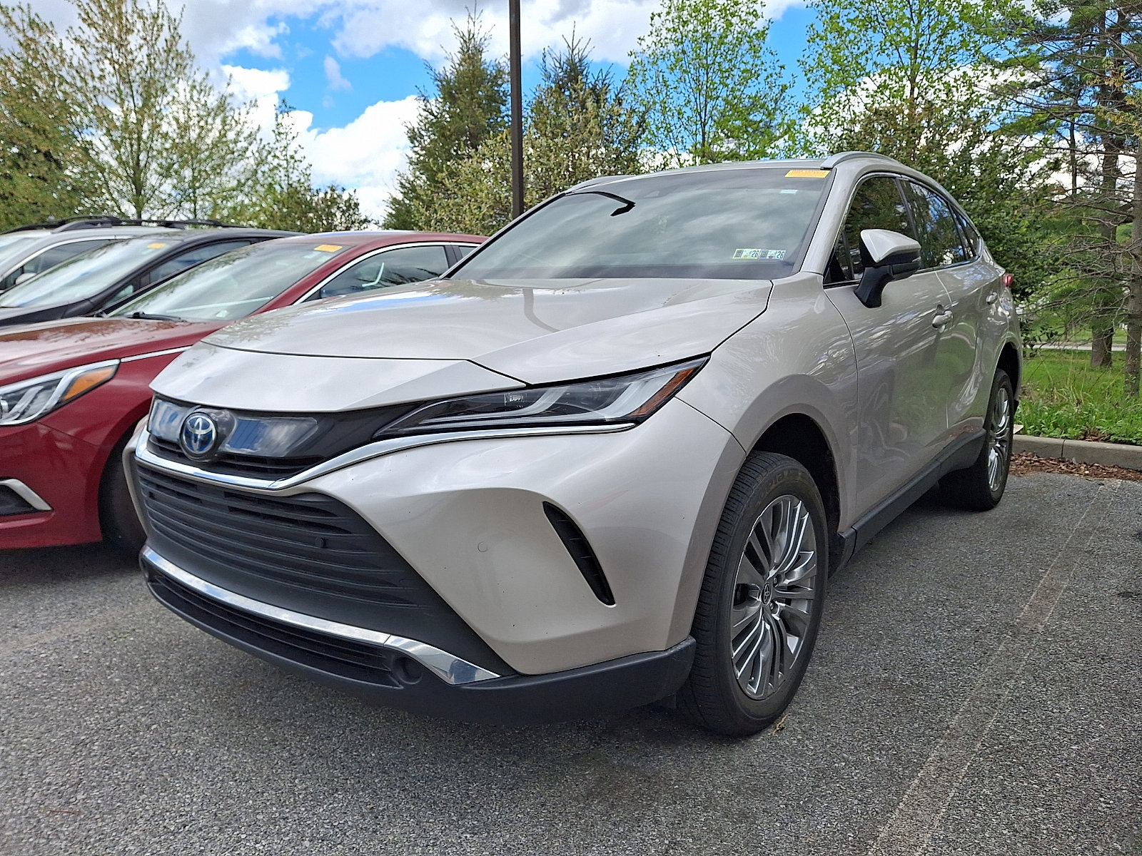 Used 2022 Toyota Venza XLE AWD/4WD image 3