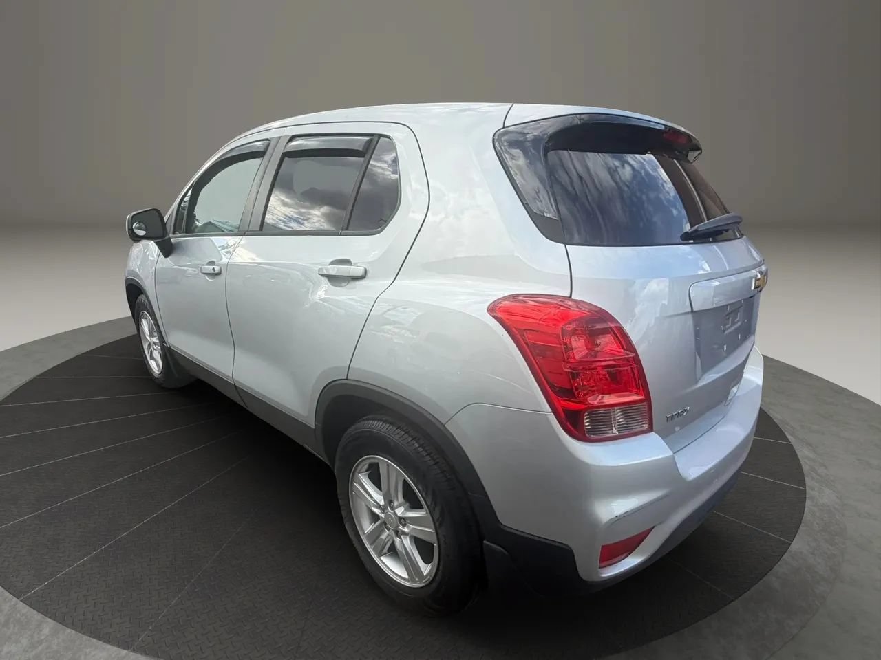 Used 2020 Chevrolet Trax LS w/ Tint and Cruise Package FWD image 8