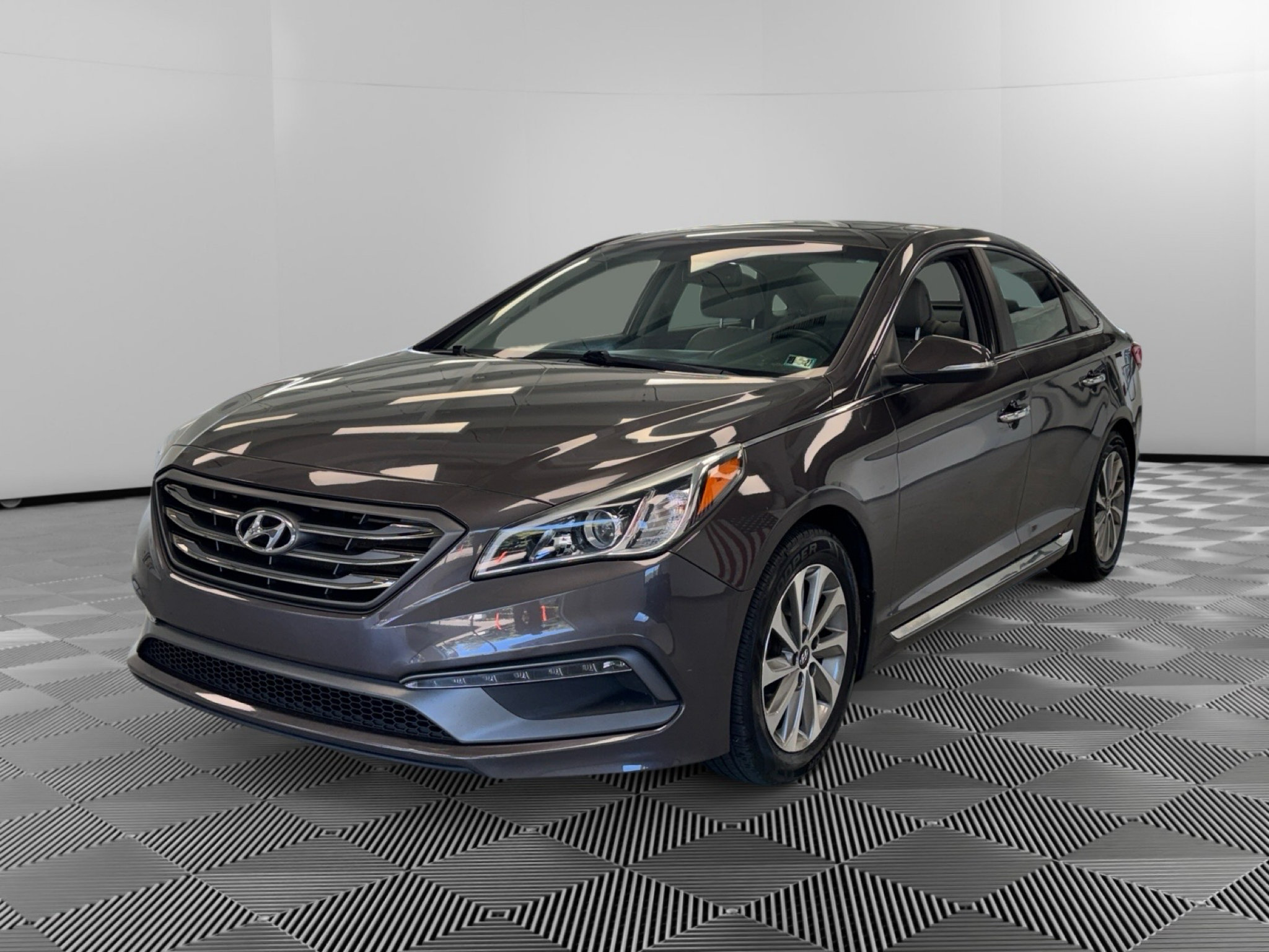 Used 2017 Hyundai Sonata Sport w/ Value Edition Package 02 FWD image 4