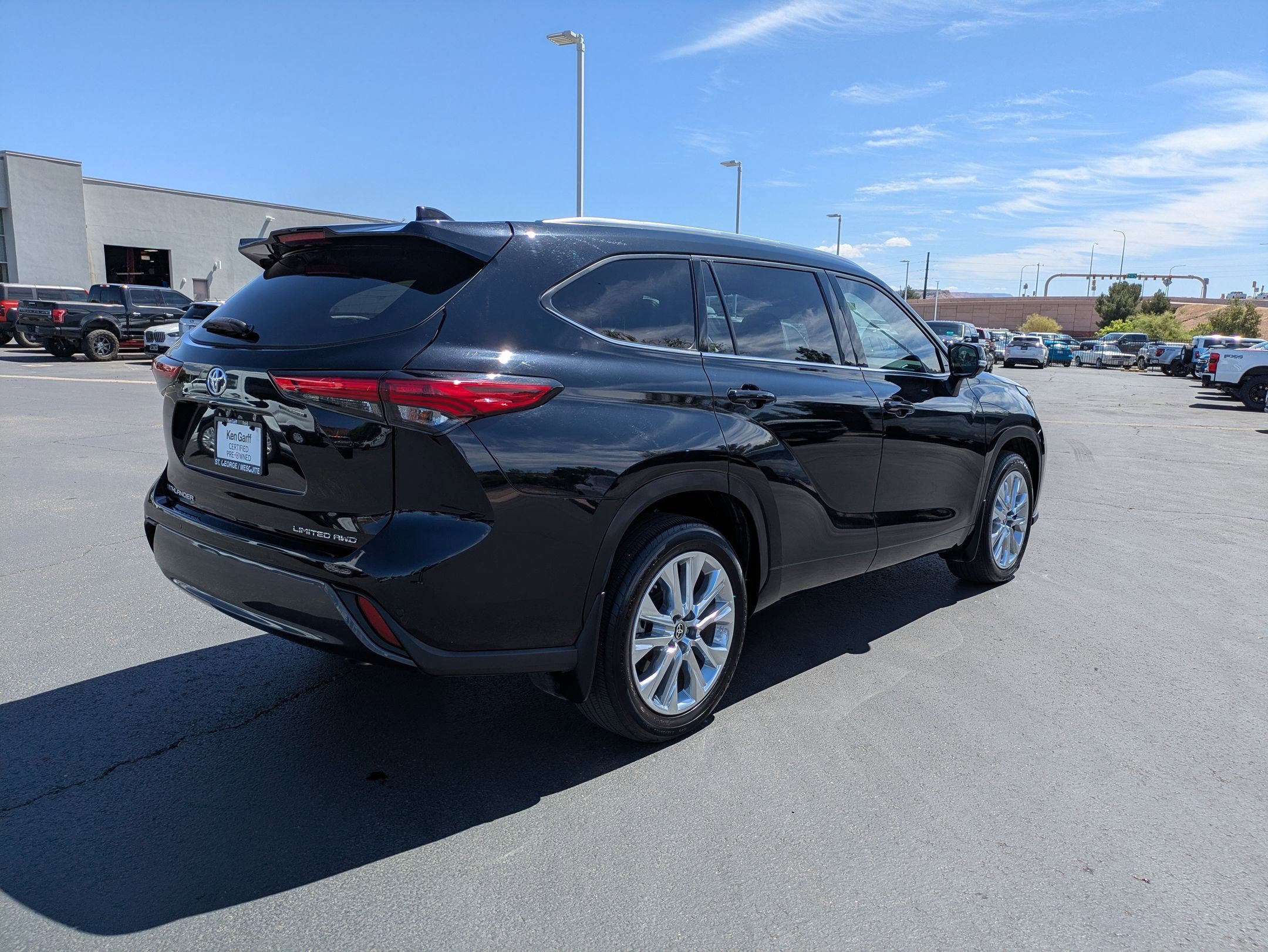 Used 2023 Toyota Highlander Limited AWD/4WD image 3