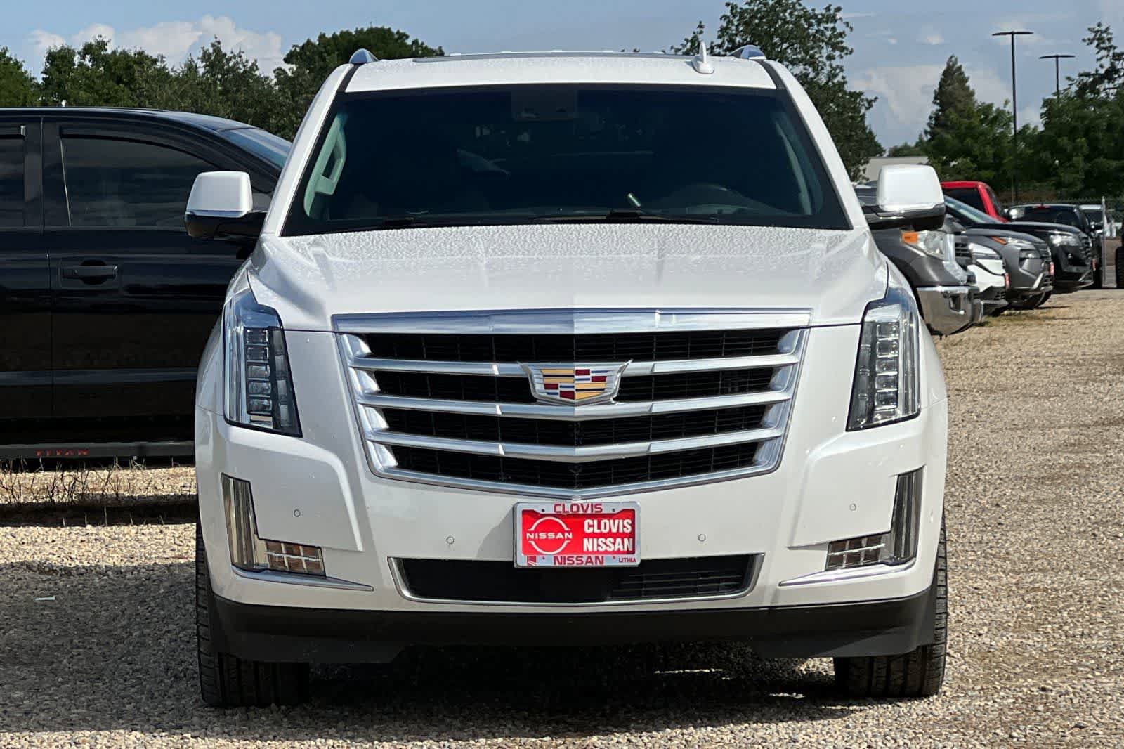 Used 2017 Cadillac Escalade Premium Luxury AWD/4WD image 11