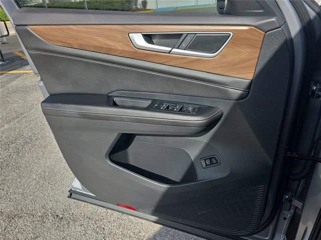 Used 2025 Volkswagen Atlas SE image 17