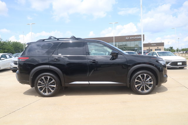 Certified 2026 Nissan Pathfinder Platinum w/ Cargo Package AWD/4WD image 4