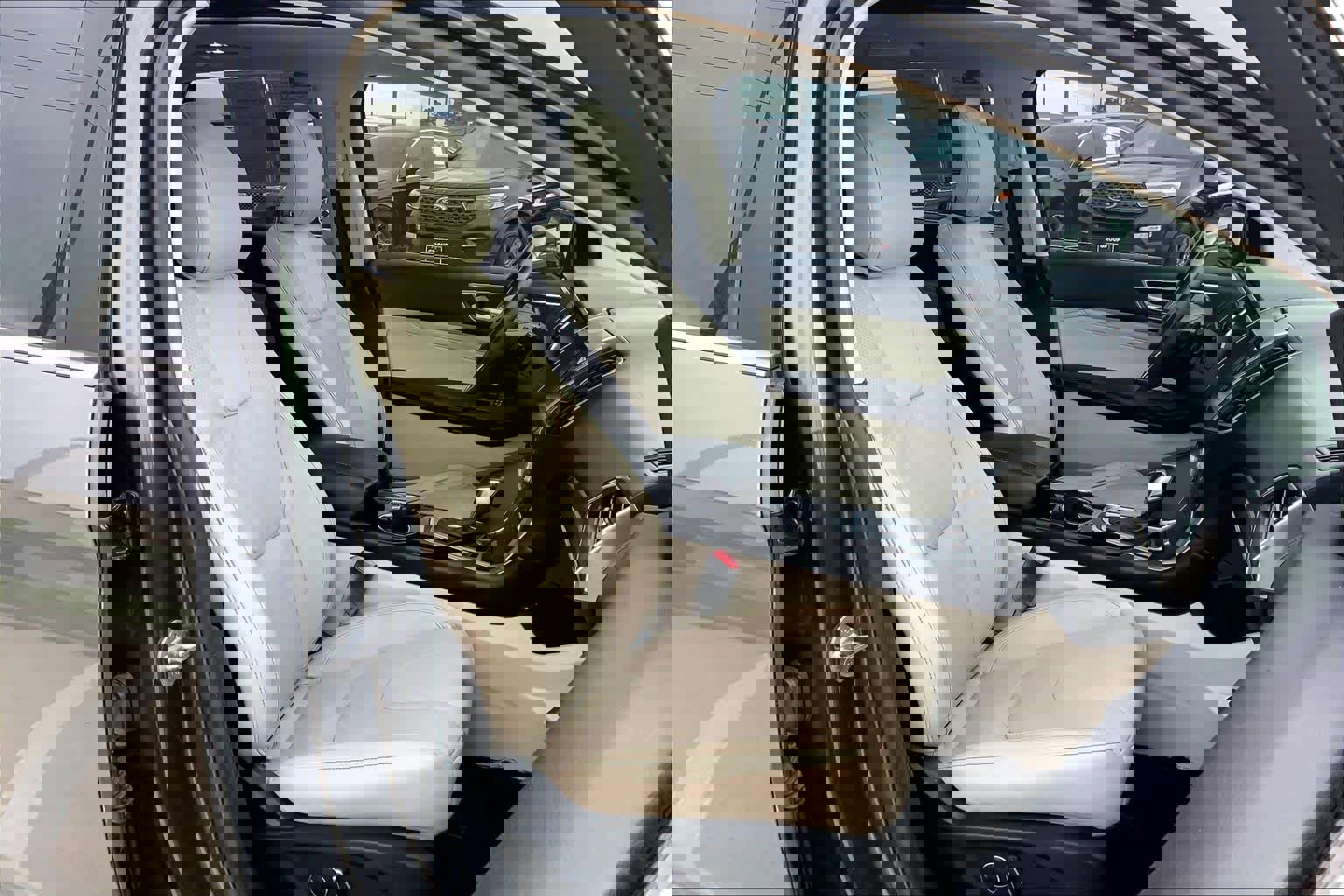 Used 2018 Ford Edge Titanium w/ Equipment Group 301A image 9