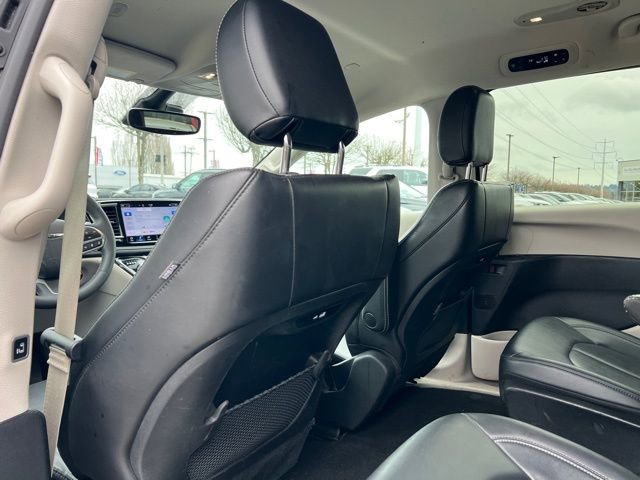 Used 2024 Chrysler Pacifica Select image 6