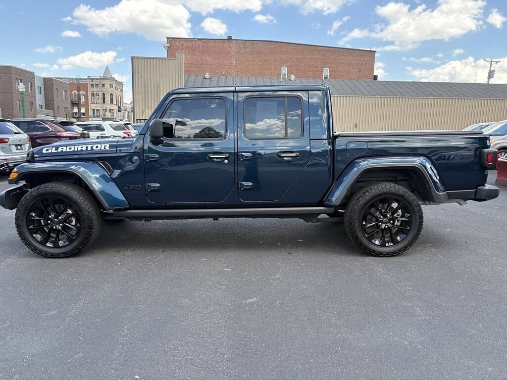 Used 2025 Jeep Gladiator Sport AWD/4WD image 7