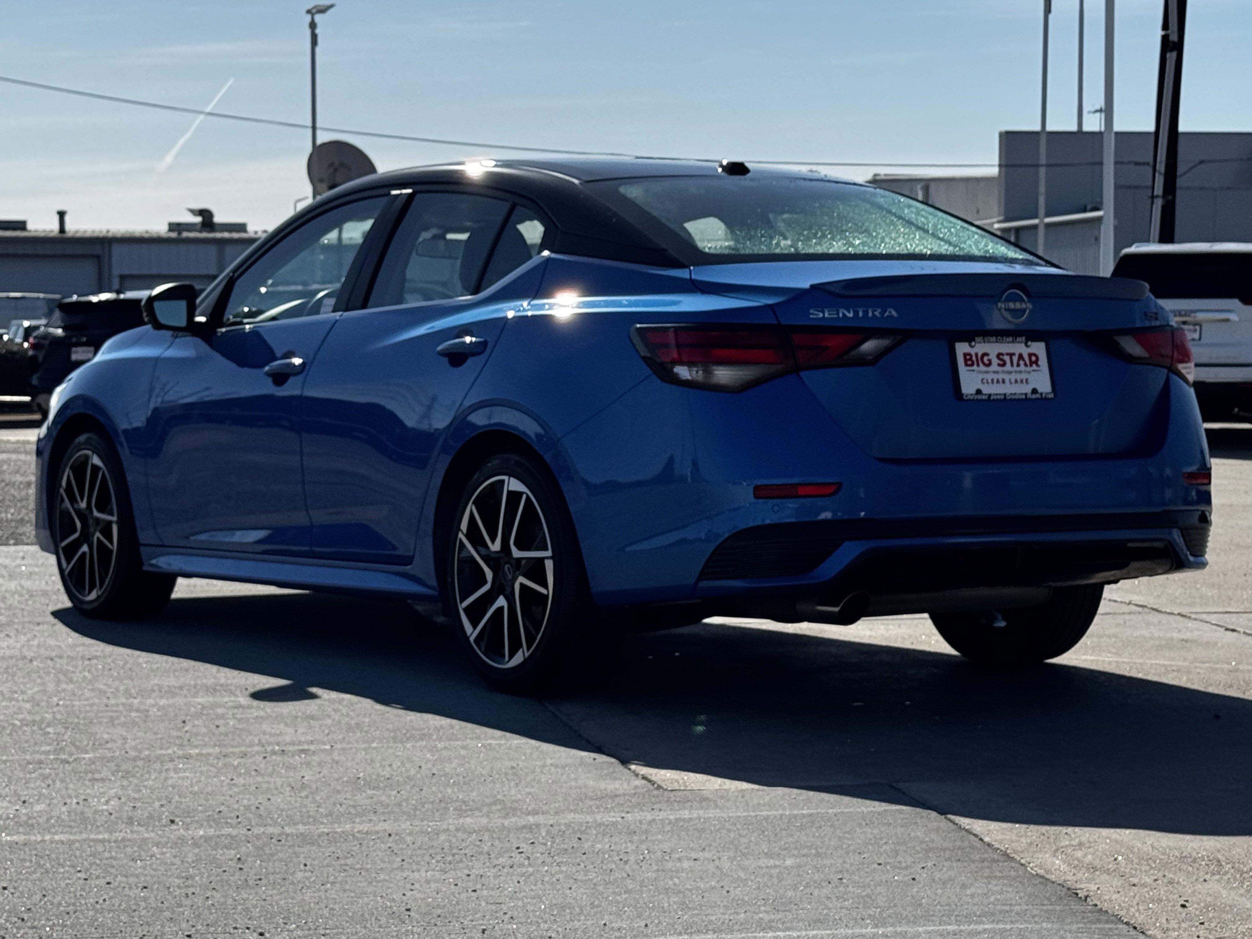 Used 2025 Nissan Sentra SR w/ SR Premium Package image 9