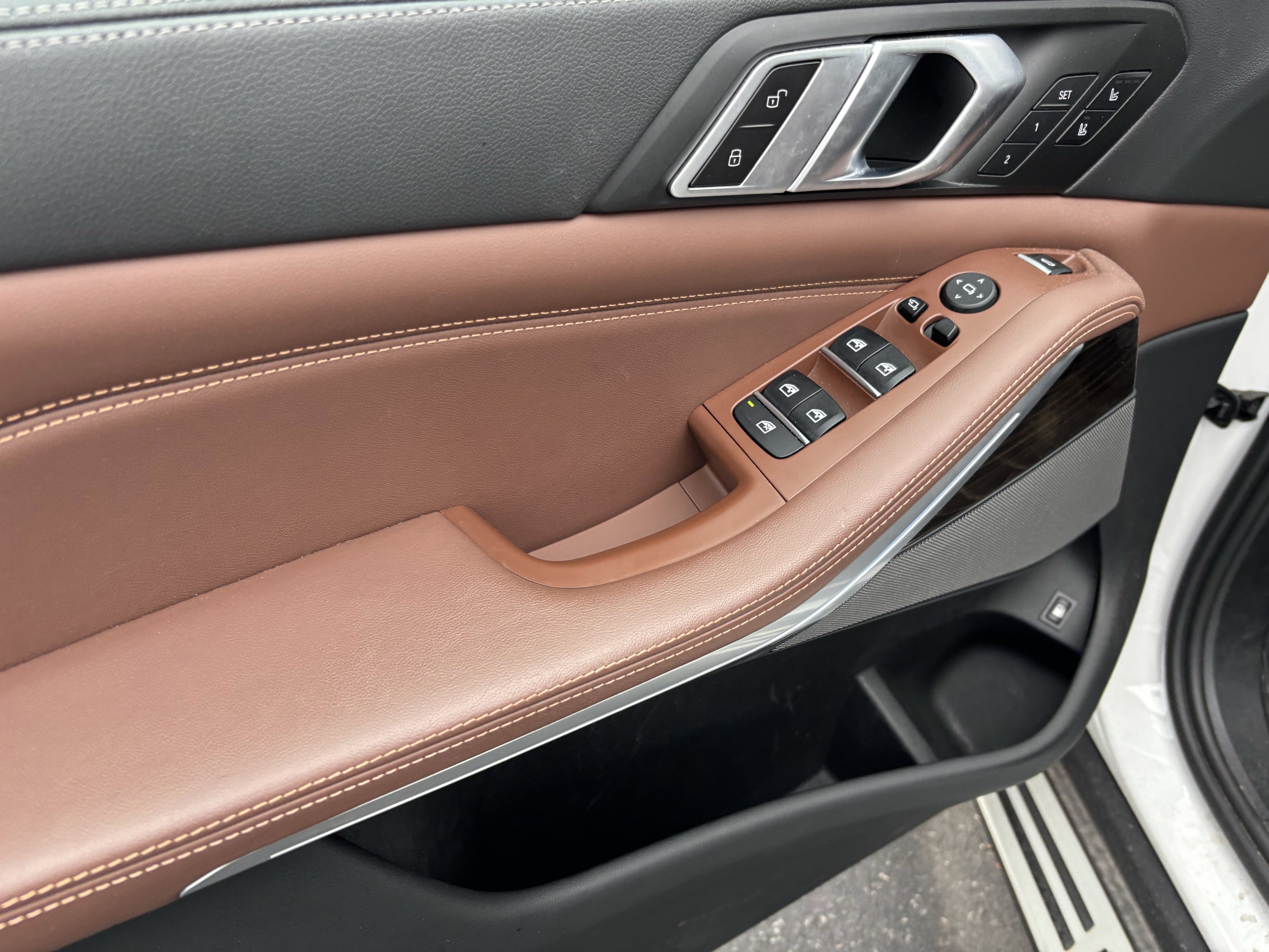 Certified 2023 BMW X5 xDrive45e w/ Executive Package image 14