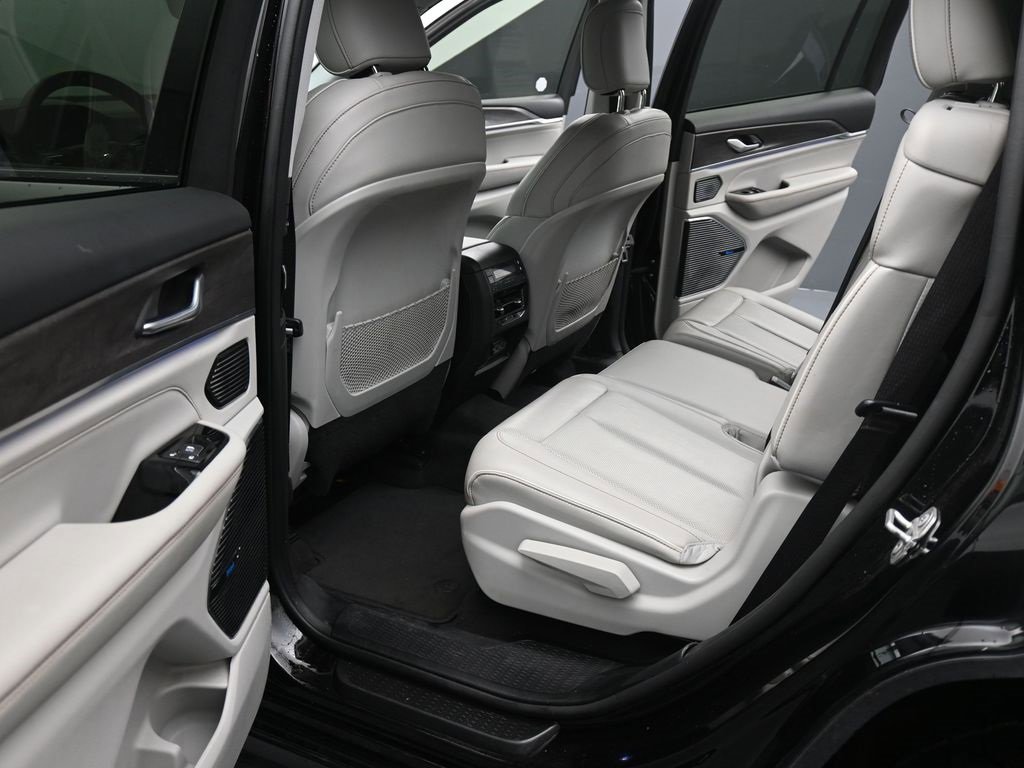 Used 2021 Jeep Grand Cherokee L Overland image 18