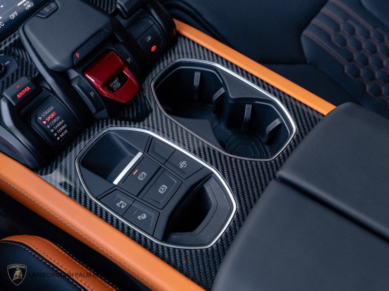 Used 2025 Lamborghini Urus SE image 17