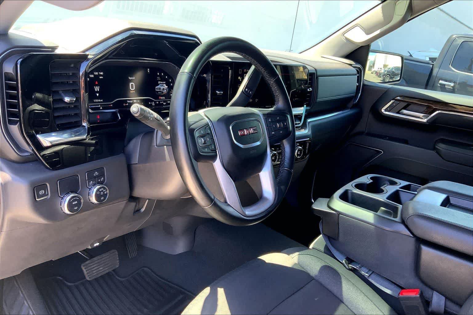 Used 2024 GMC Sierra 1500 Elevation RWD image 2