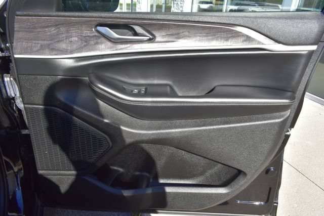 Used 2023 Jeep Grand Cherokee L Limited AWD/4WD image 49