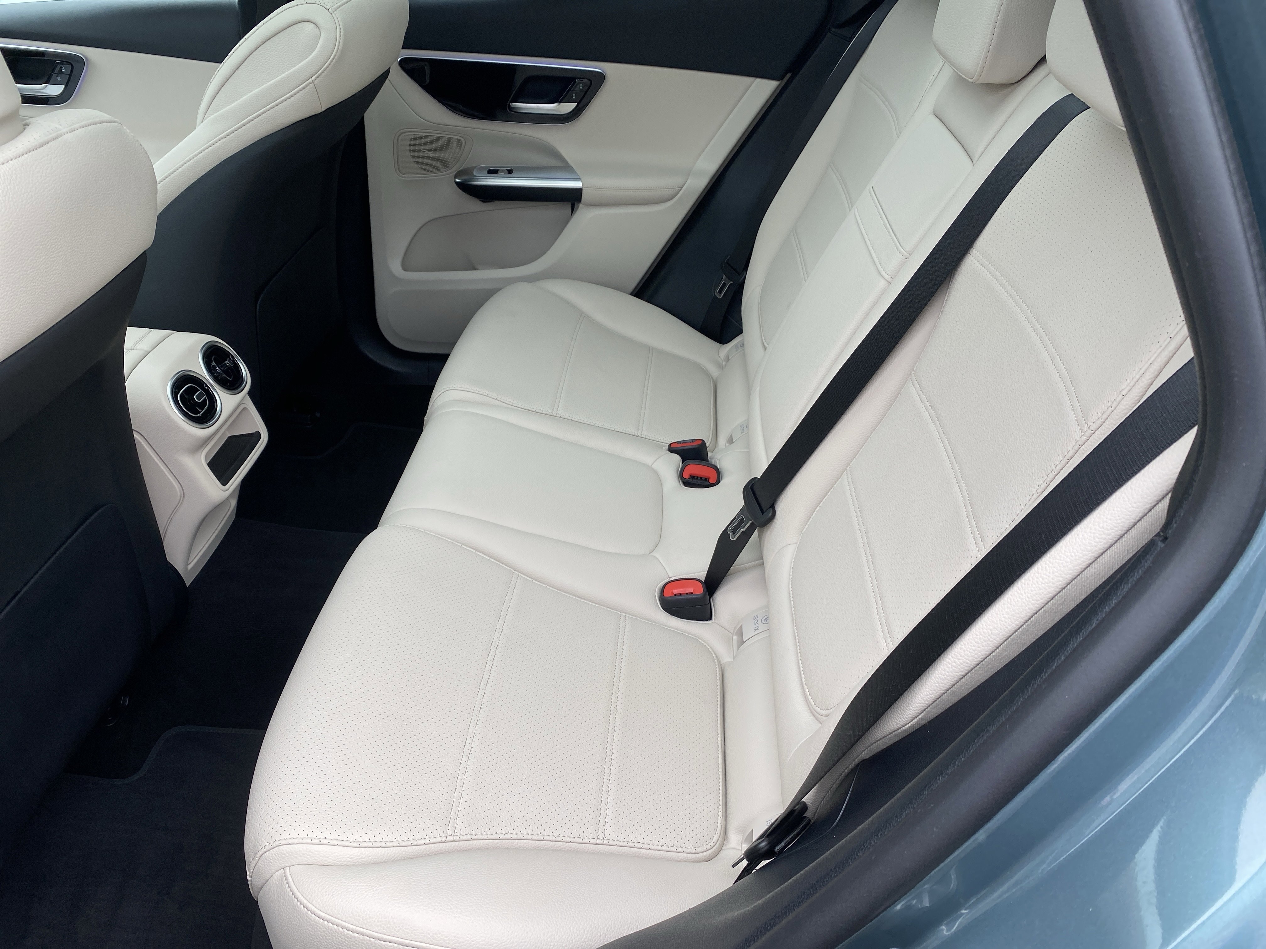 Used 2025 Mercedes-Benz GLC 300 4MATIC image 24