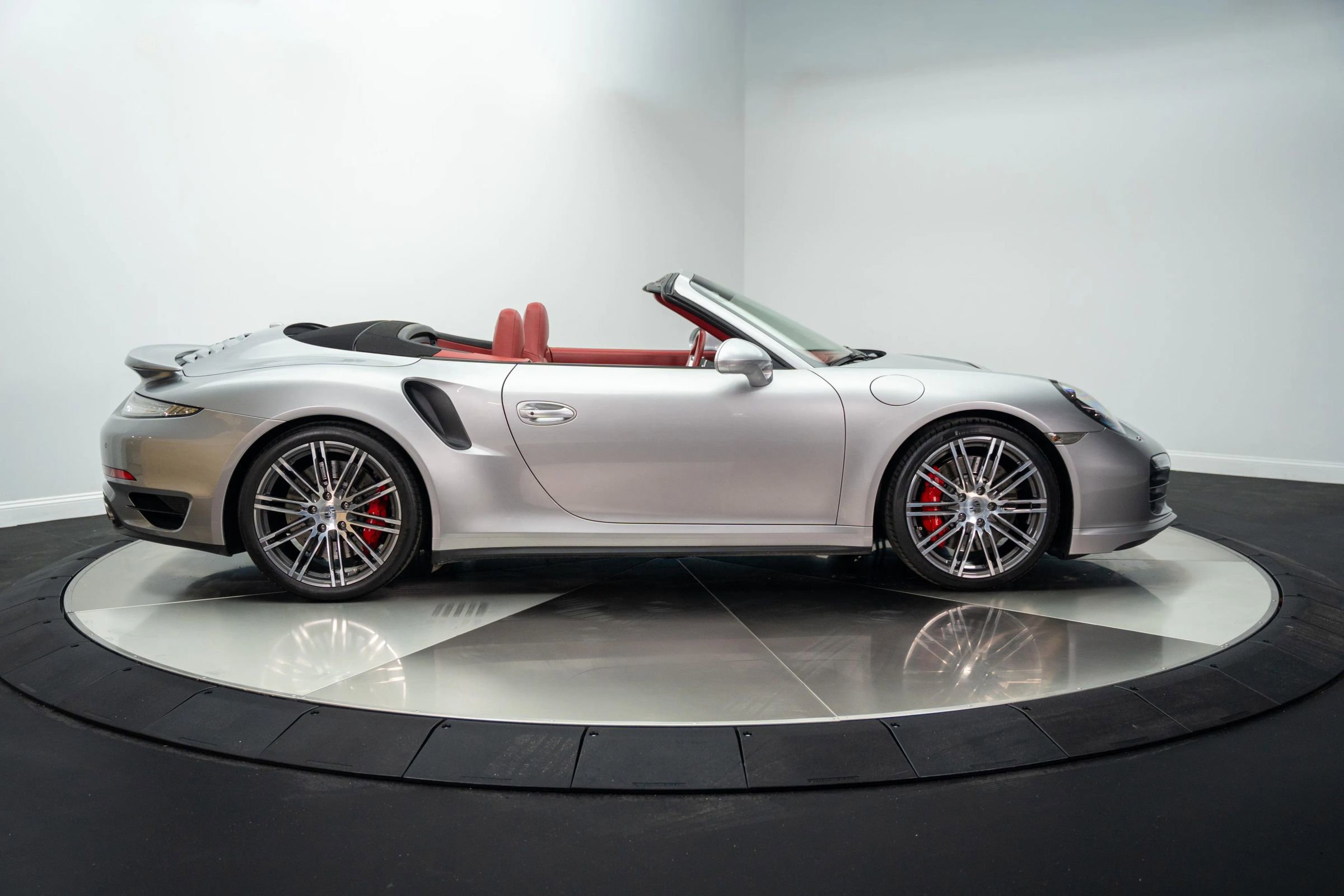Used 2015 Porsche 911 Turbo image 18