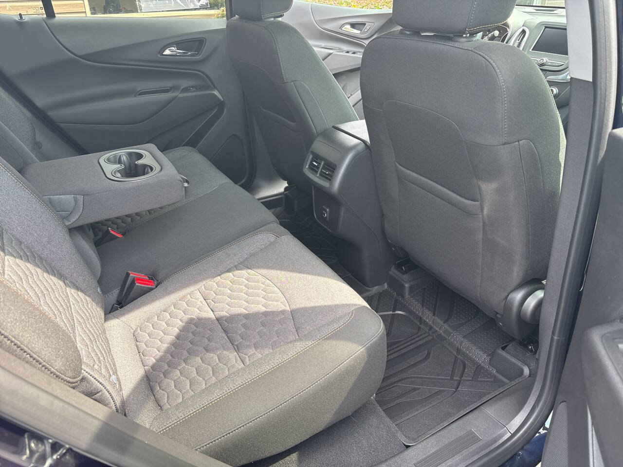 Used 2020 Chevrolet Equinox LT w/ Driver Convenience Package image 9