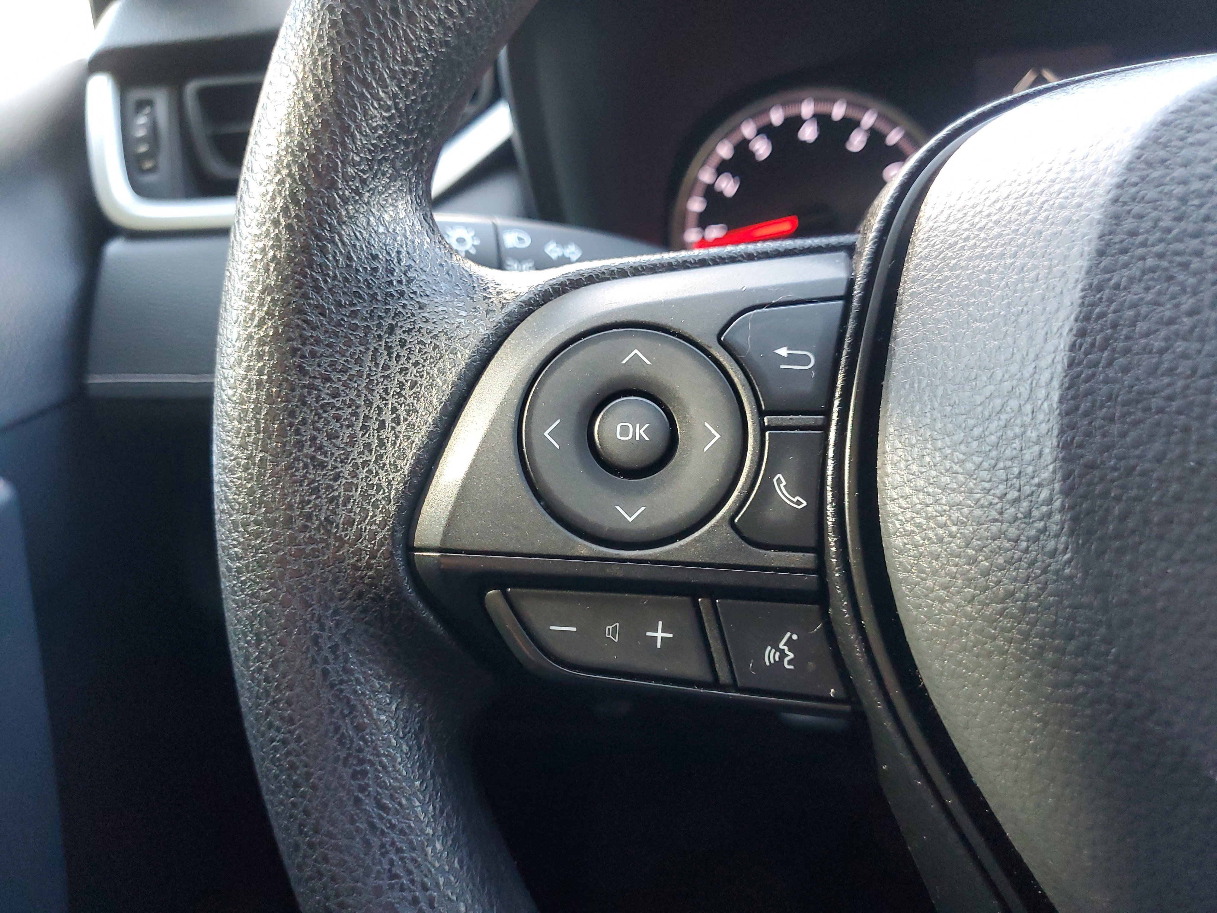 Used 2022 Toyota RAV4 XLE image 22