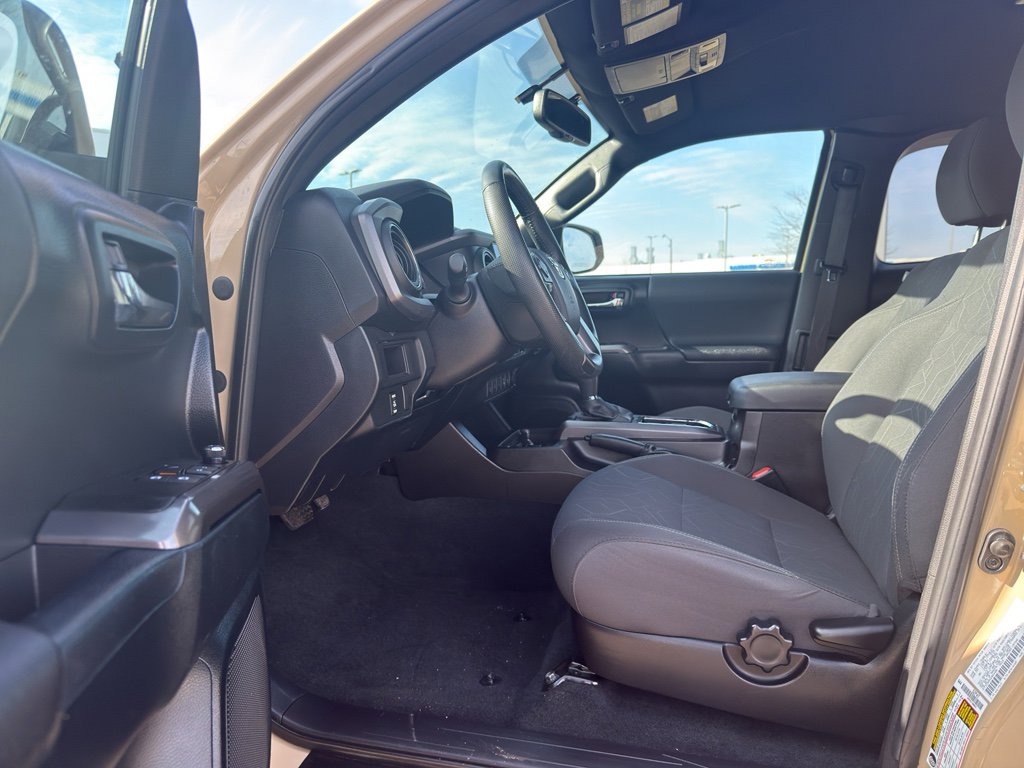 Used 2016 Toyota Tacoma TRD Sport image 12