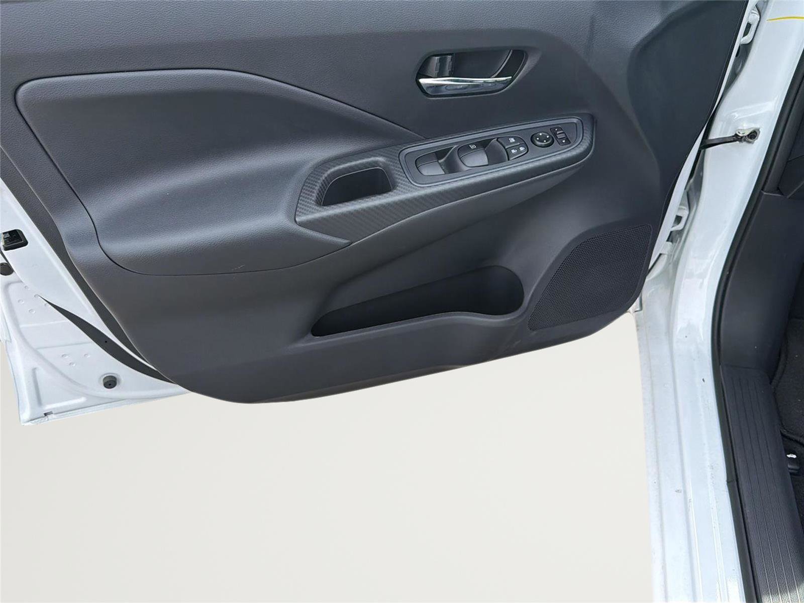 Used 2025 Nissan Versa SV w/ Trunk Package image 8