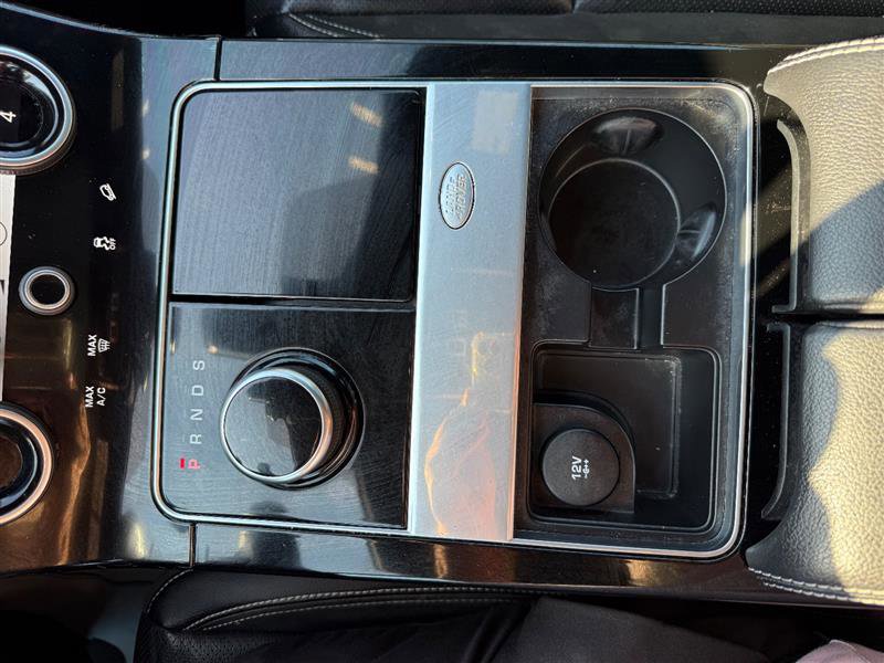 Used 2018 Land Rover Range Rover Velar R-Dynamic SE image 31