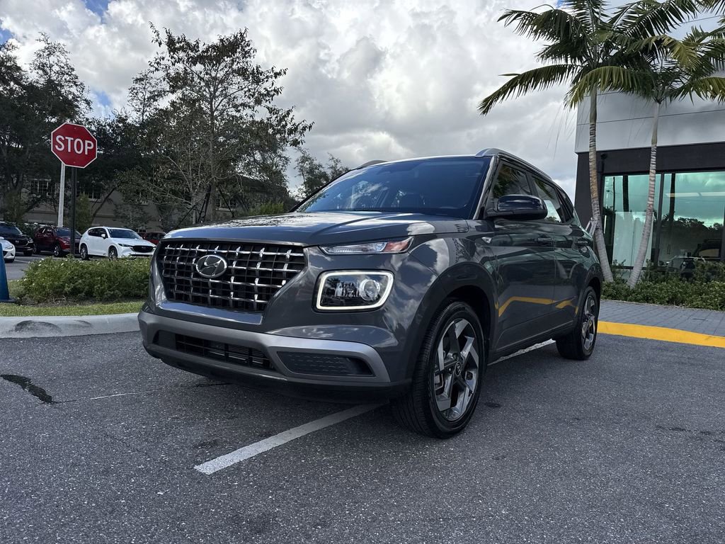Used 2024 Hyundai Venue Limited image 32