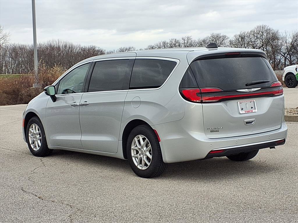 Used 2024 Chrysler Pacifica Touring-L image 30
