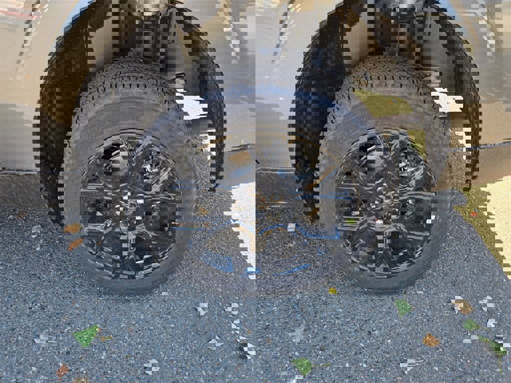 New 2025 Ford Maverick XLT w/ XLT Luxury Package image 9