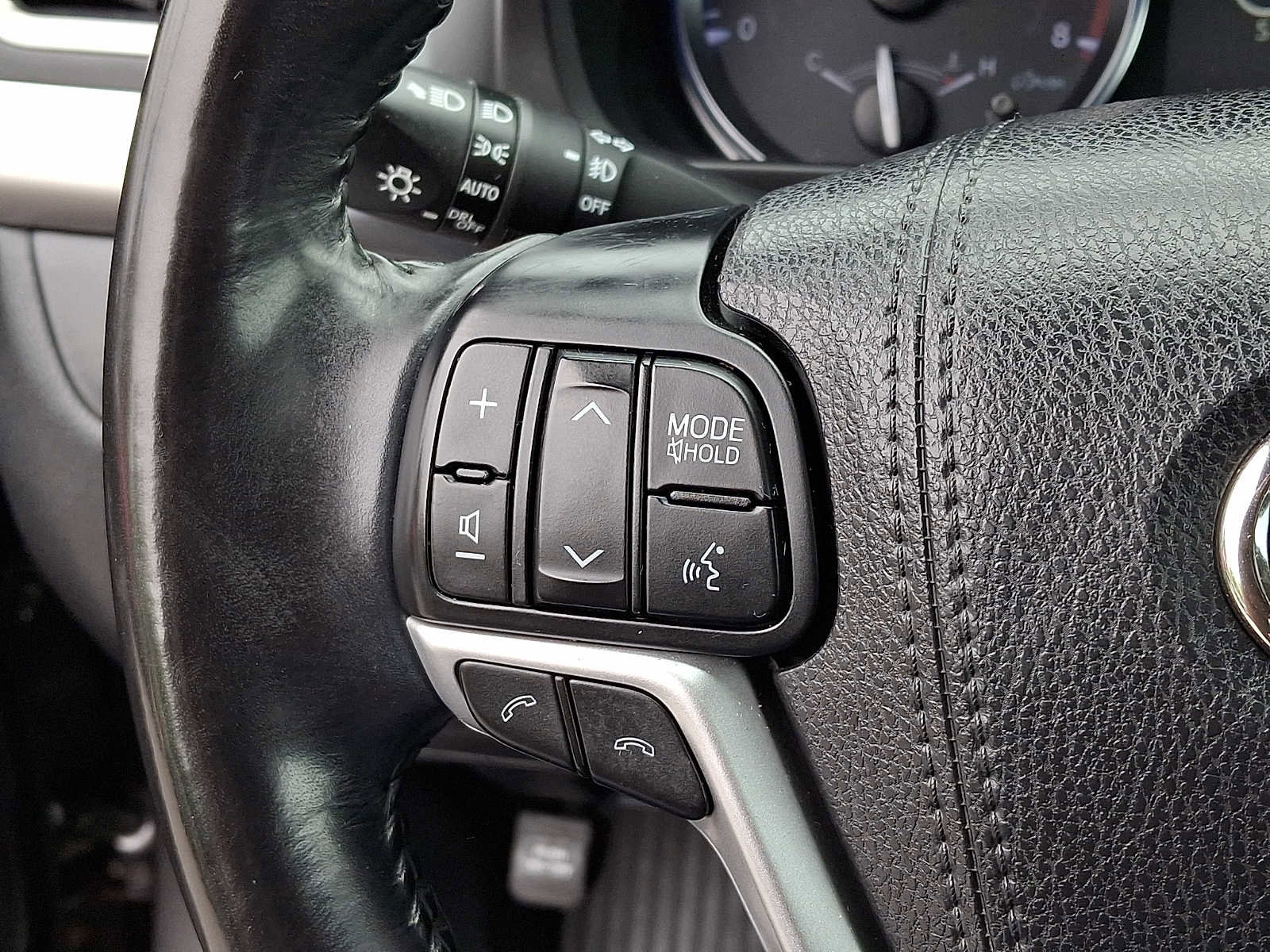Used 2018 Toyota Highlander XLE AWD/4WD image 23