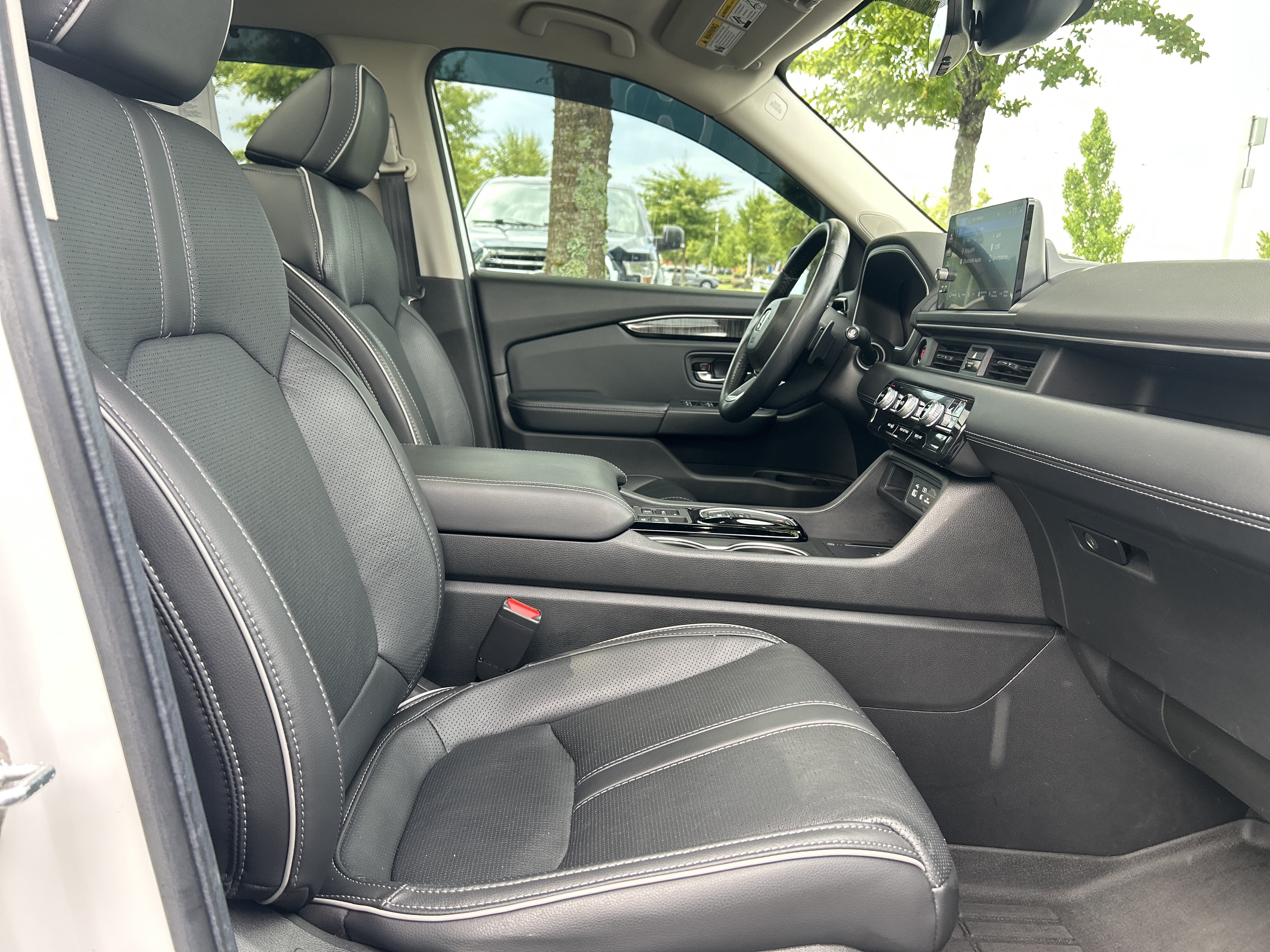 Used 2025 Honda Pilot Elite image 31
