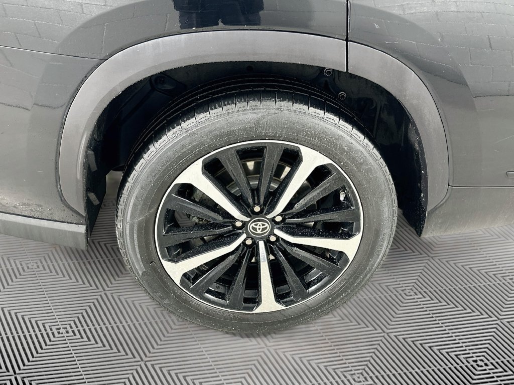Used 2021 Toyota Highlander XSE AWD/4WD image 27