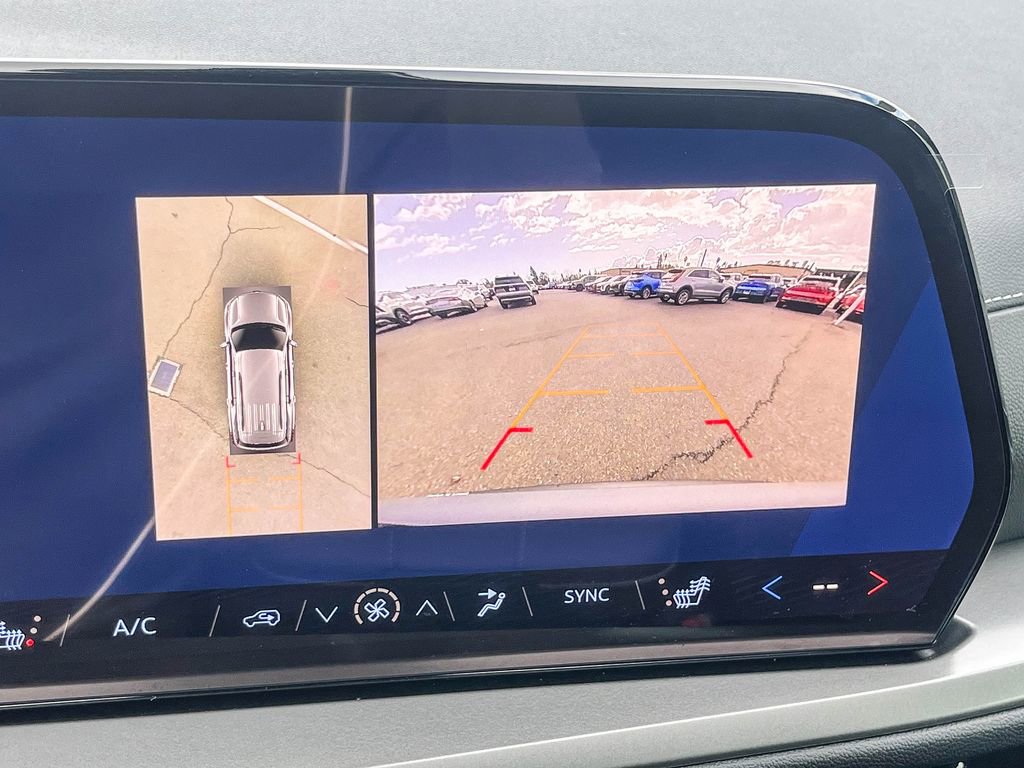 Used 2026 Chevrolet Traverse LT w/ Driver Confidence Package image 23