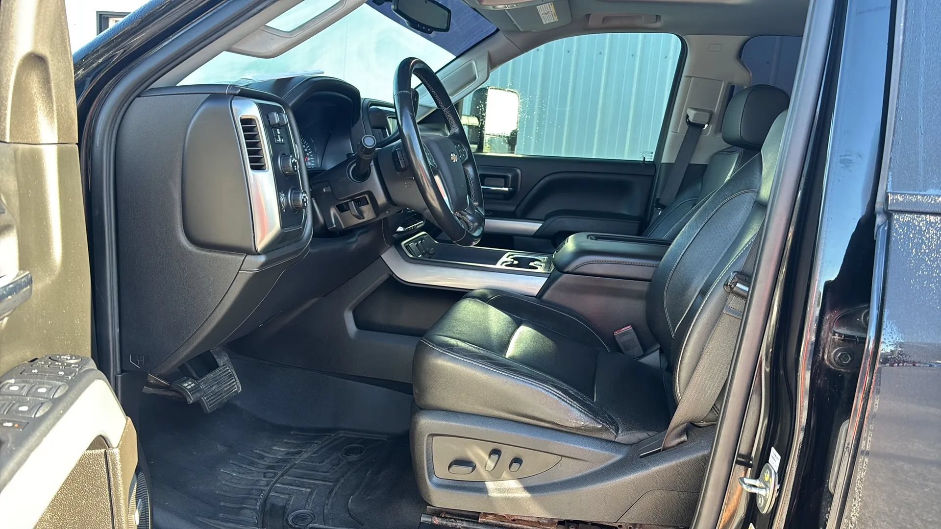 Used 2019 Chevrolet Silverado 2500 LTZ w/ Midnight Edition AWD/4WD image 20