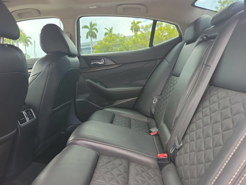 Used 2017 Nissan Maxima Platinum FWD image 17