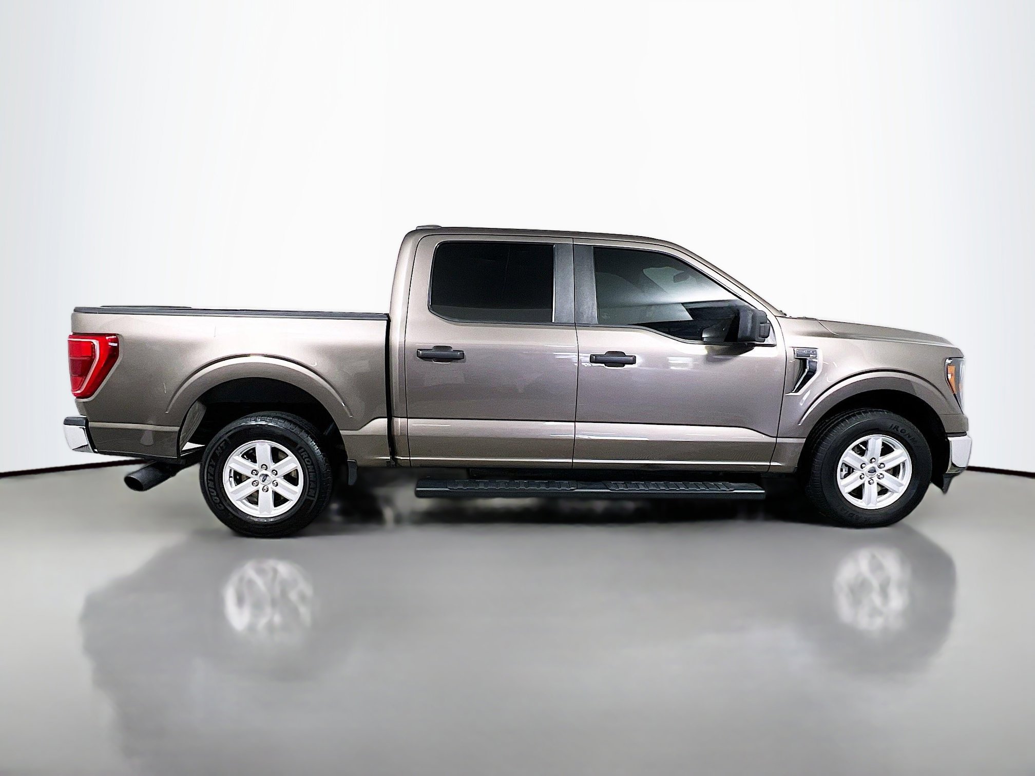 Used 2023 Ford F150 XLT image 3