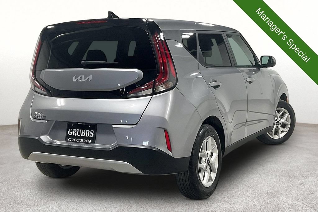 Used 2025 Kia Soul LX w/ LX Technology Package FWD image 2
