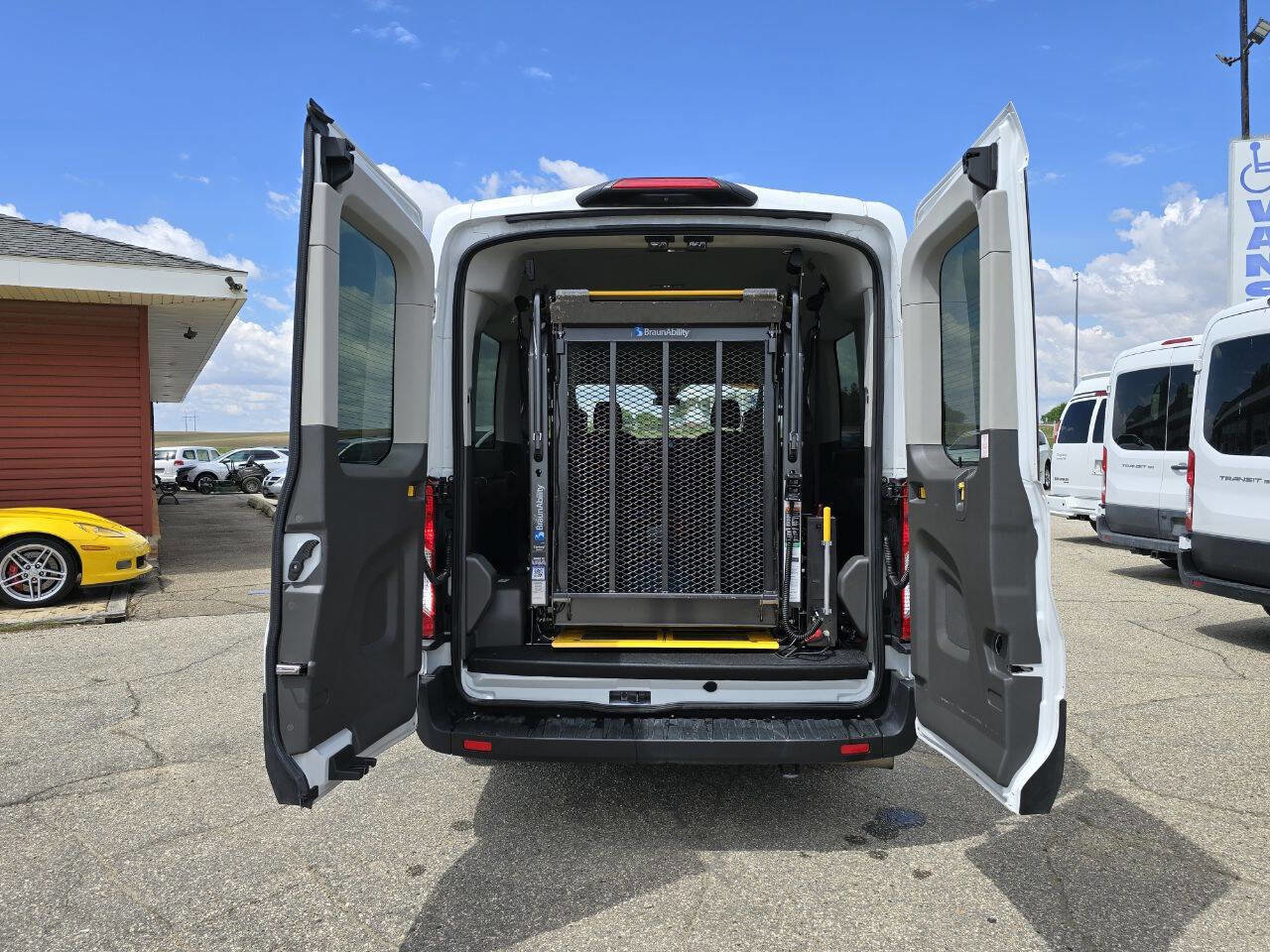 Used 2023 Ford Transit 350 XL image 5