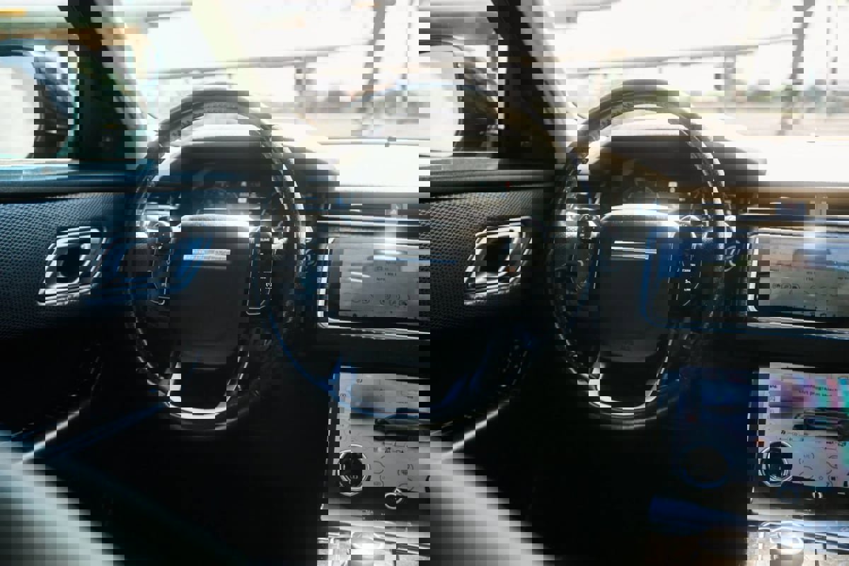 Used 2019 Land Rover Range Rover Velar S image 24