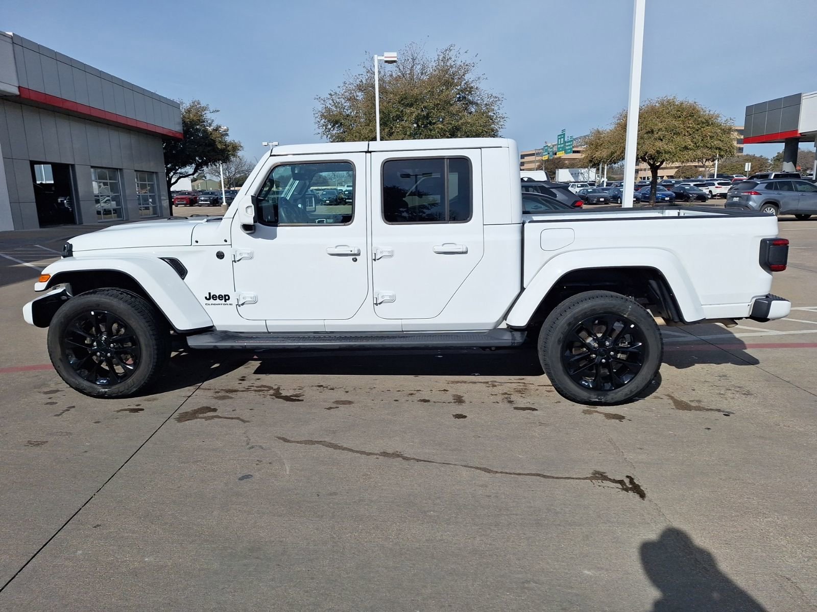 Used 2023 Jeep Gladiator Overland image 3