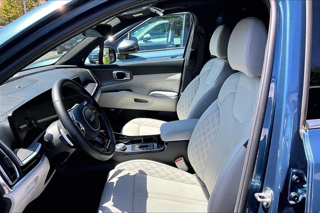 Certified 2025 Kia Sorento SX Prestige AWD/4WD image 14