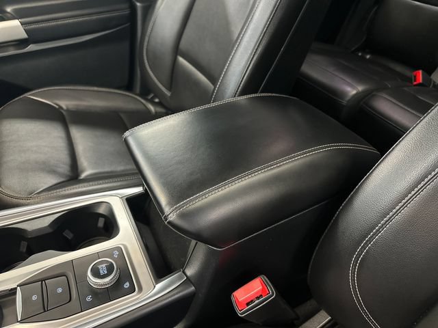 Used 2020 Ford Explorer XLT w/ Equipment Group 202A AWD/4WD image 32