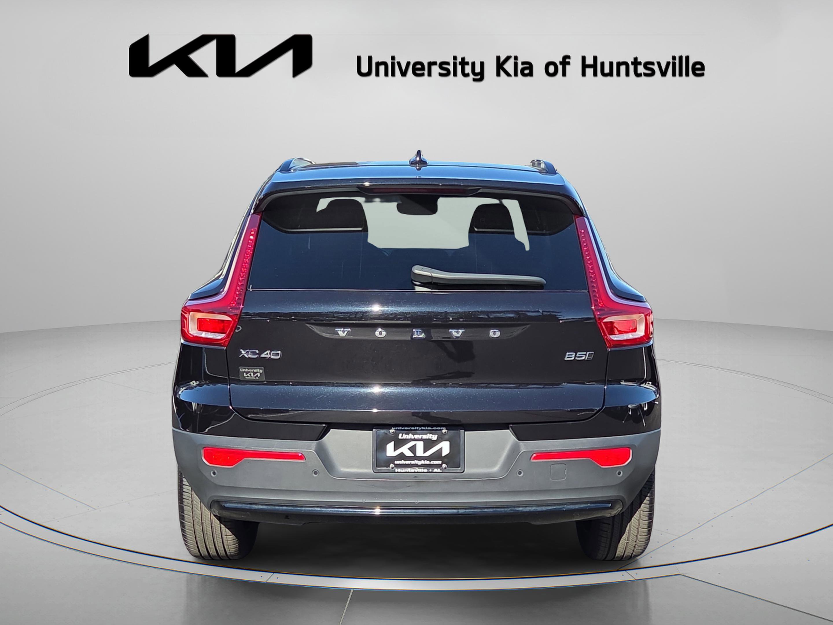 Used 2025 Volvo XC40 B5 Plus image 5