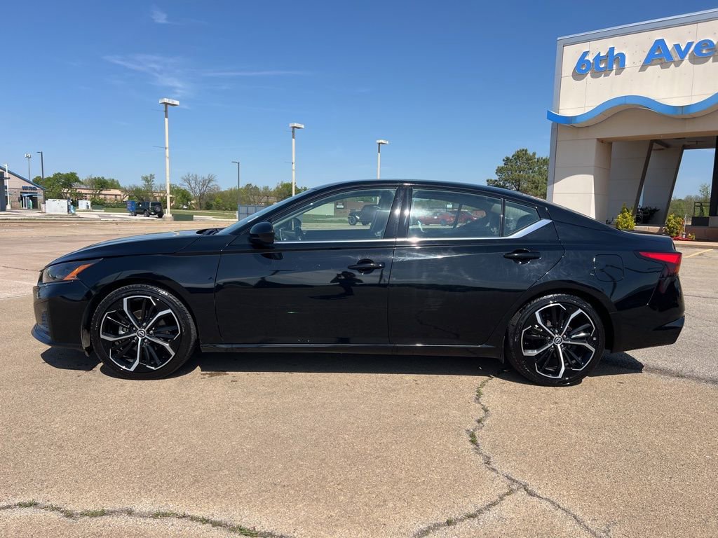 Used 2024 Nissan Altima 2.5 SR FWD image 2