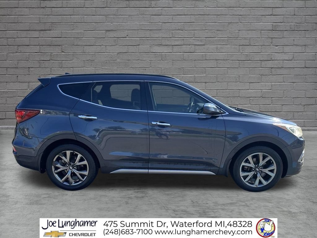 Used 2017 Hyundai Santa Fe Sport FWD image 2