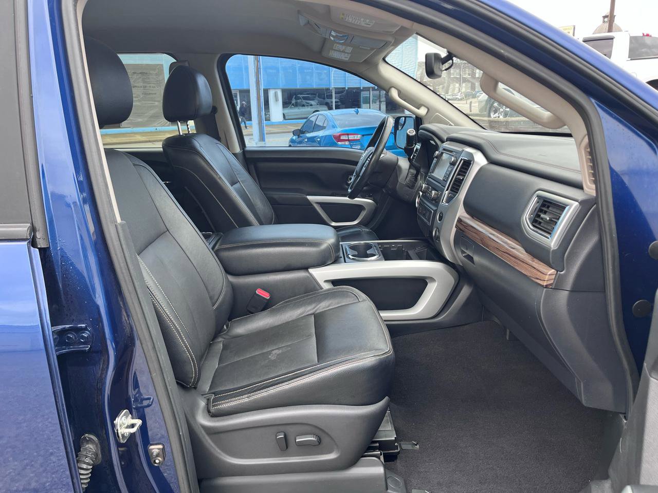 Used 2017 Nissan Titan SL image 17