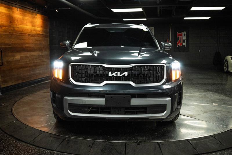 Used 2024 Kia Telluride EX w/ EX Captain's Chair Package image 4